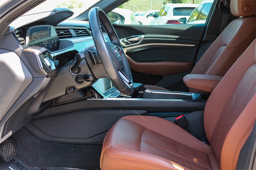 2022 Audi e-tron Premium 10