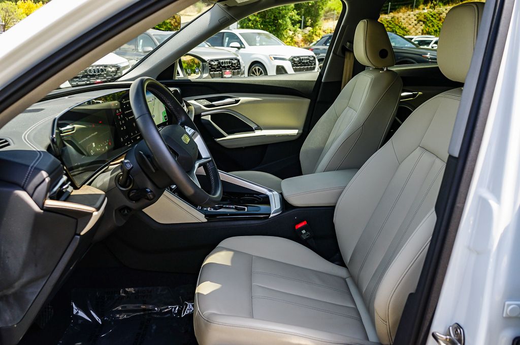 Thumbnail: 2025 Audi Q5 - 11