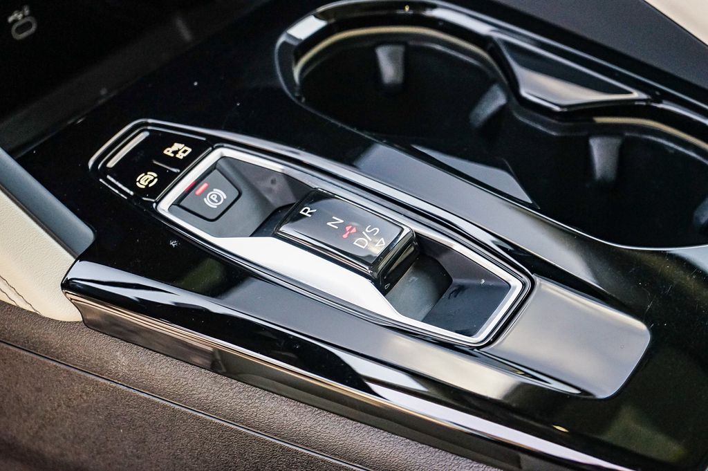 Thumbnail: 2025 Audi Q5 - 6