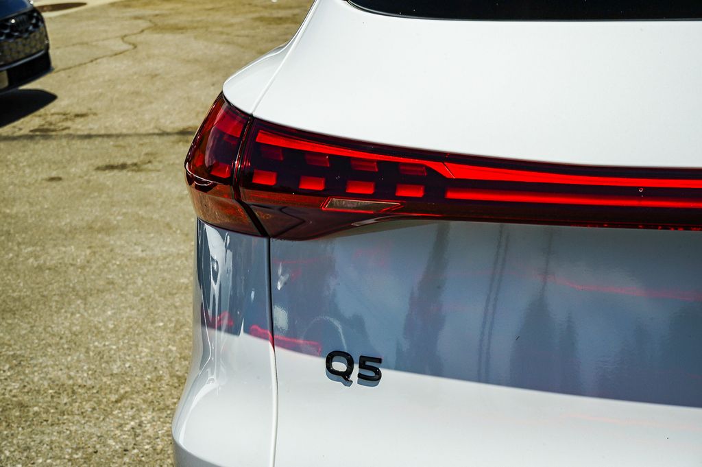 Thumbnail: 2025 Audi Q5 - 21