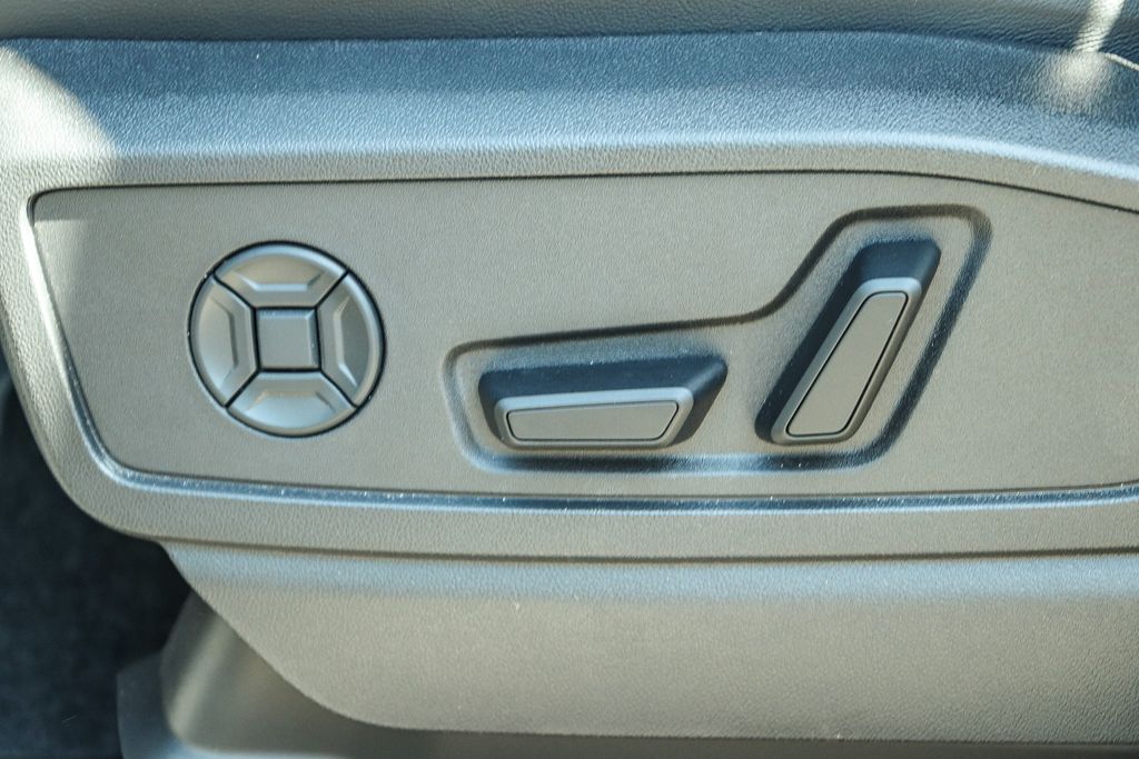 Thumbnail: 2025 Audi Q5 - 22