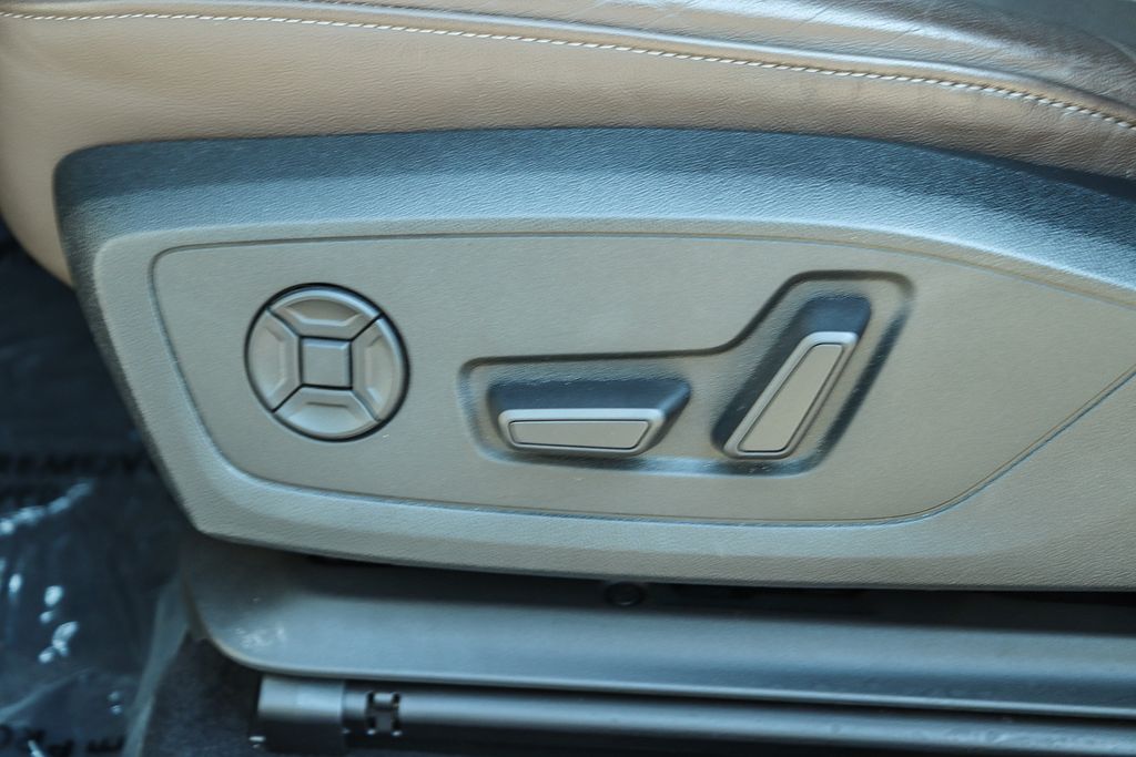 Thumbnail: 2023 Audi Q4 e-tron - 23