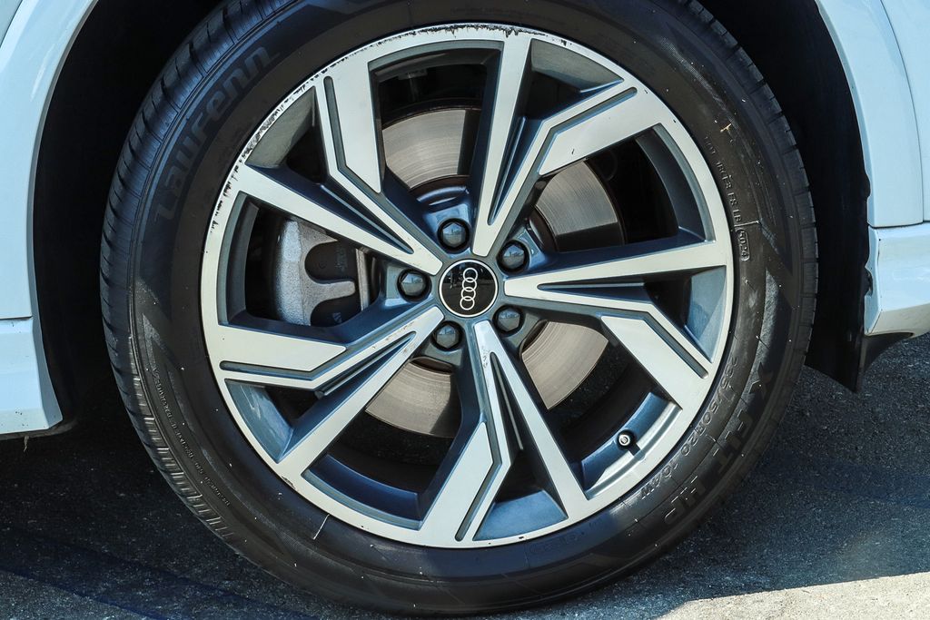 Thumbnail: 2023 Audi Q4 e-tron - 6