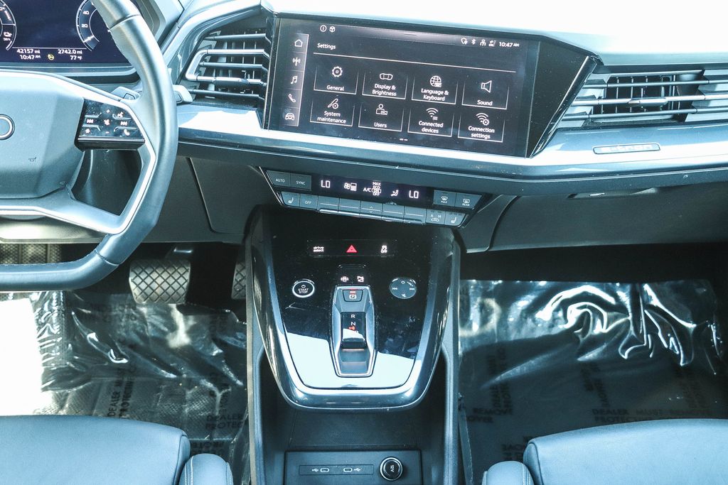 Thumbnail: 2023 Audi Q4 e-tron - 9