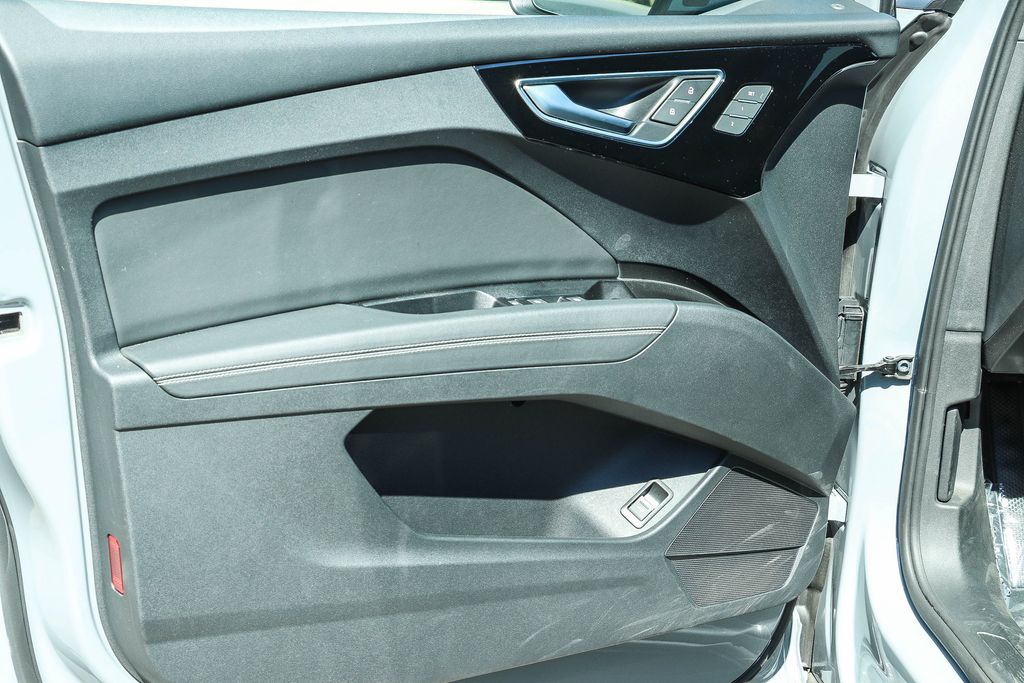 Thumbnail: 2023 Audi Q4 e-tron - 27