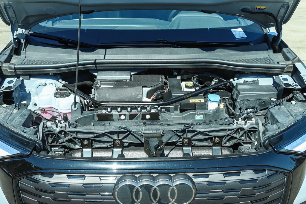 Thumbnail: 2023 Audi Q4 e-tron - 8