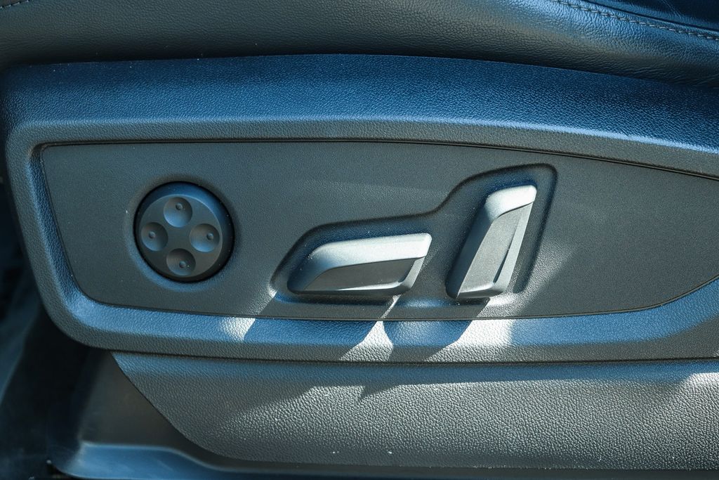 Thumbnail: 2023 Audi SQ5 - 24