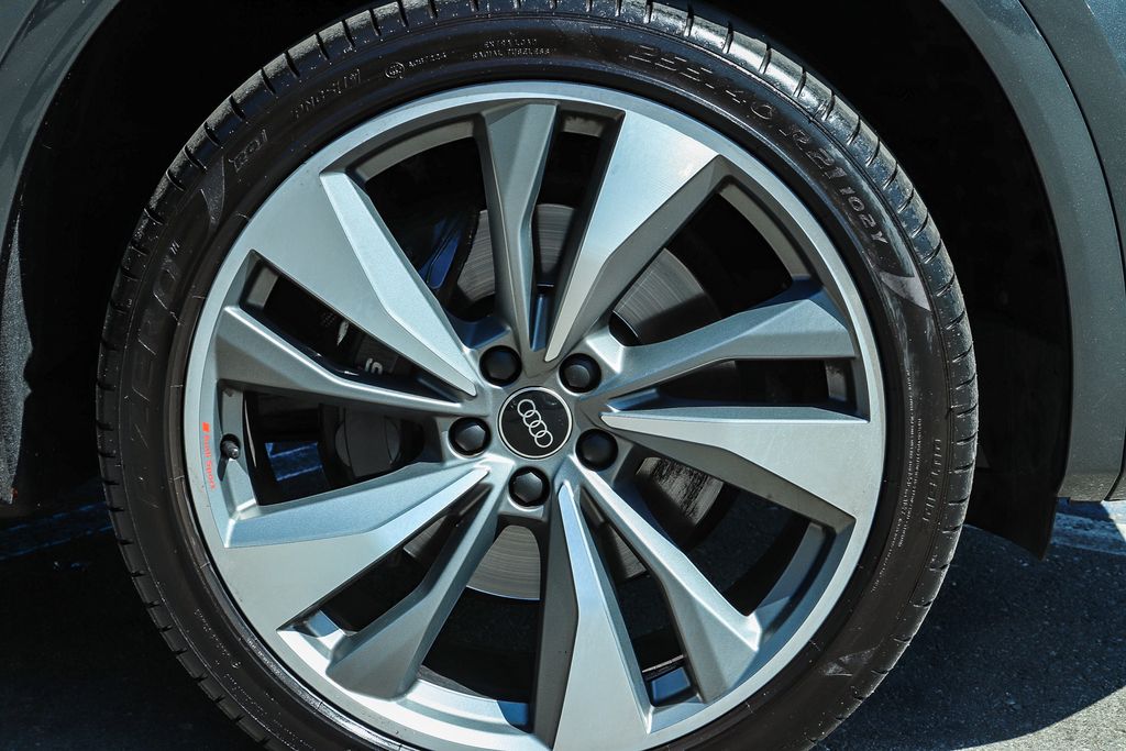 Thumbnail: 2023 Audi SQ5 - 7