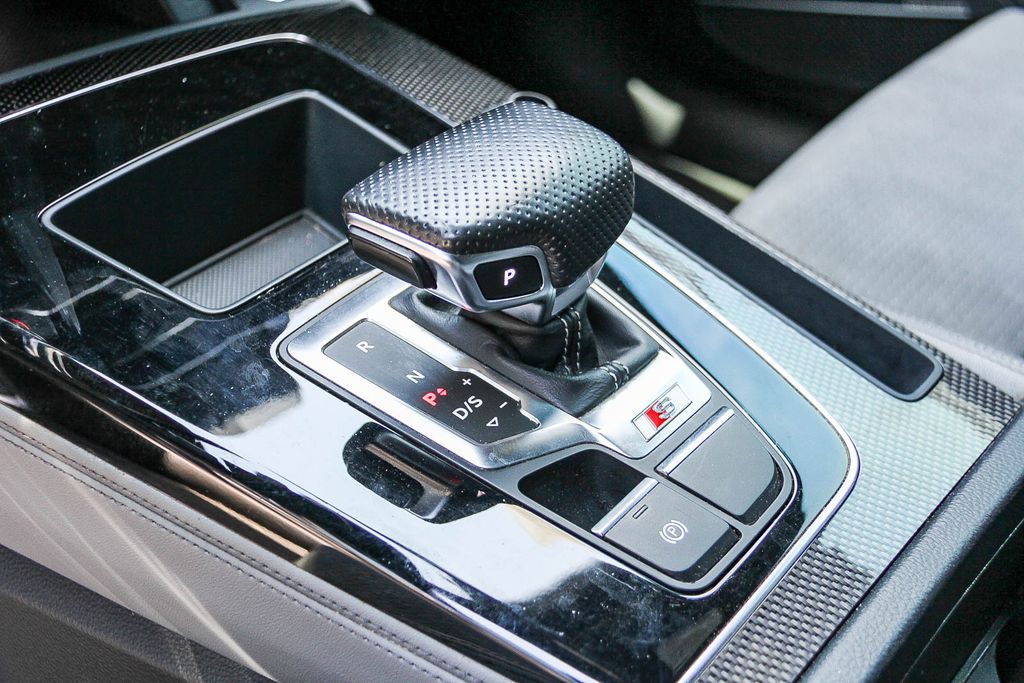 Thumbnail: 2022 Audi SQ5 - 24