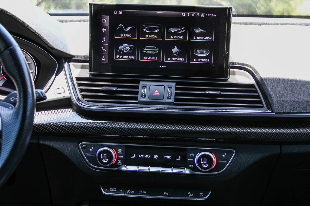 Thumbnail: 2022 Audi SQ5 - 12