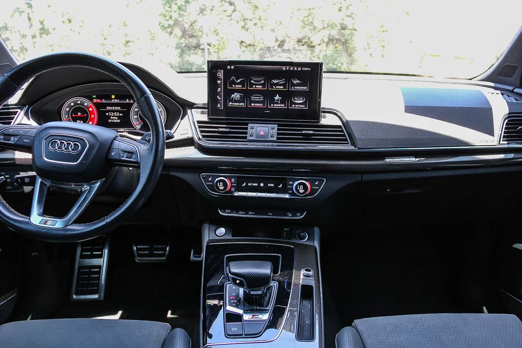Thumbnail: 2022 Audi SQ5 - 2