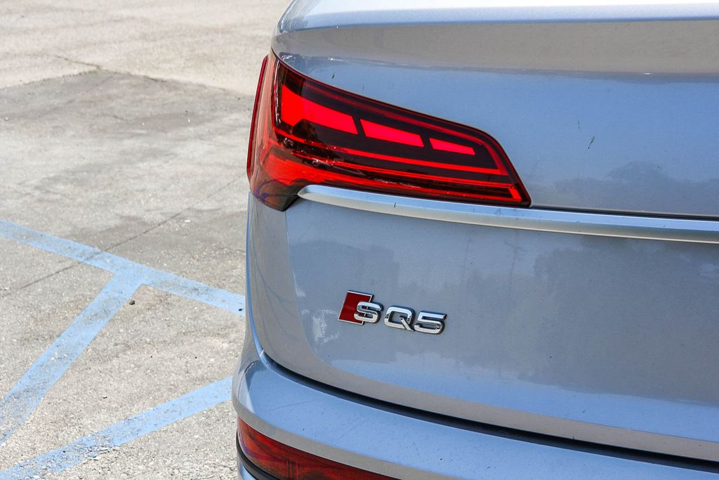 Thumbnail: 2022 Audi SQ5 - 22