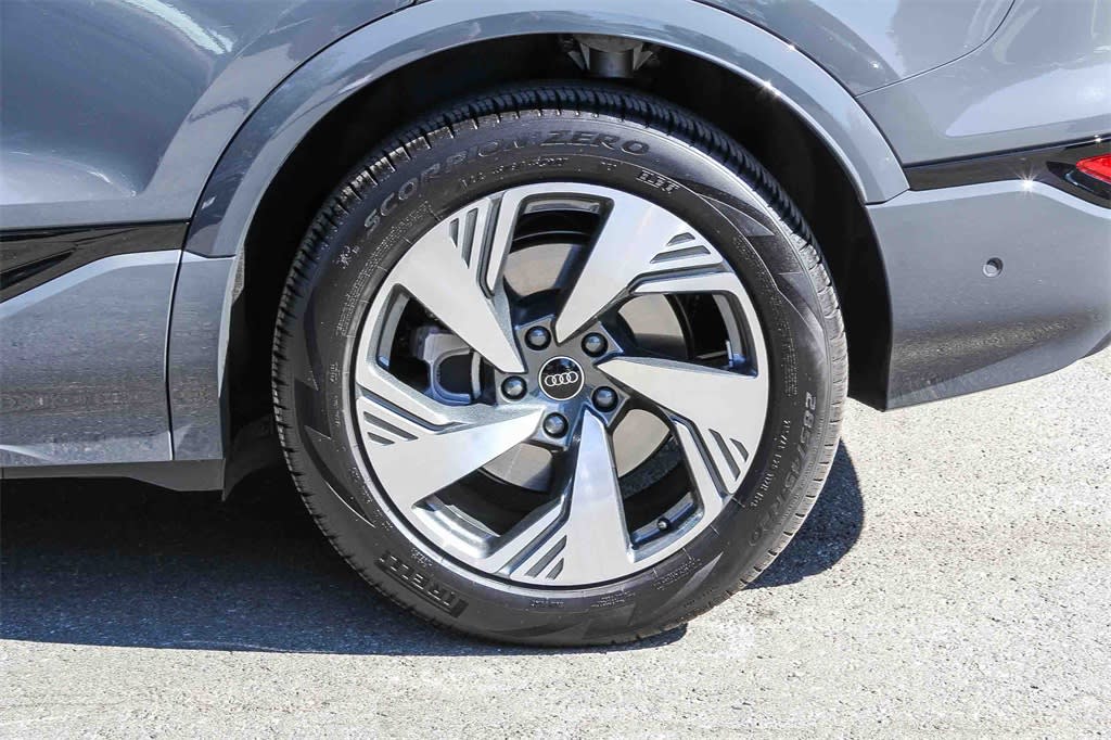 Thumbnail: 2025 Audi Q6 e-tron - 19