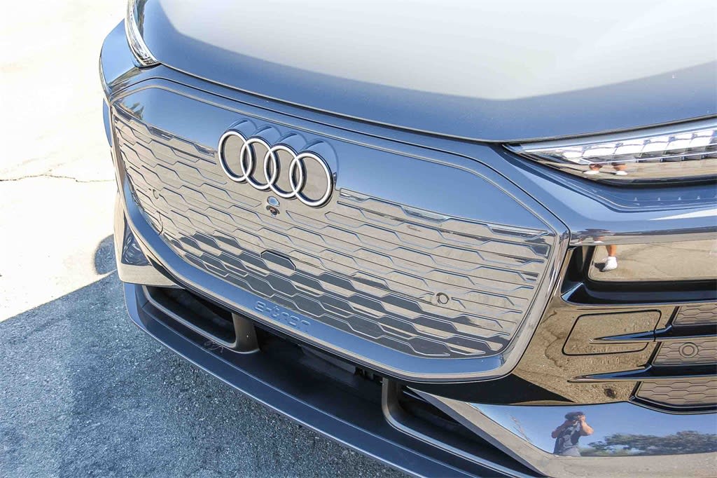 Thumbnail: 2025 Audi Q6 e-tron - 18
