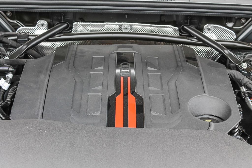 Thumbnail: 2025 Audi SQ5 - 8
