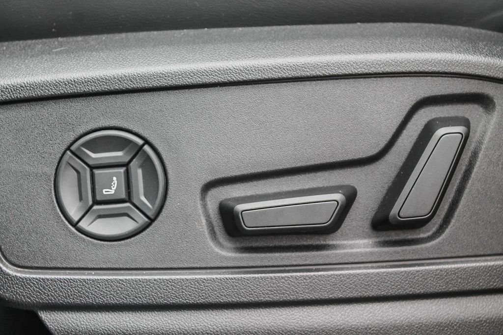 Thumbnail: 2025 Audi SQ5 - 27