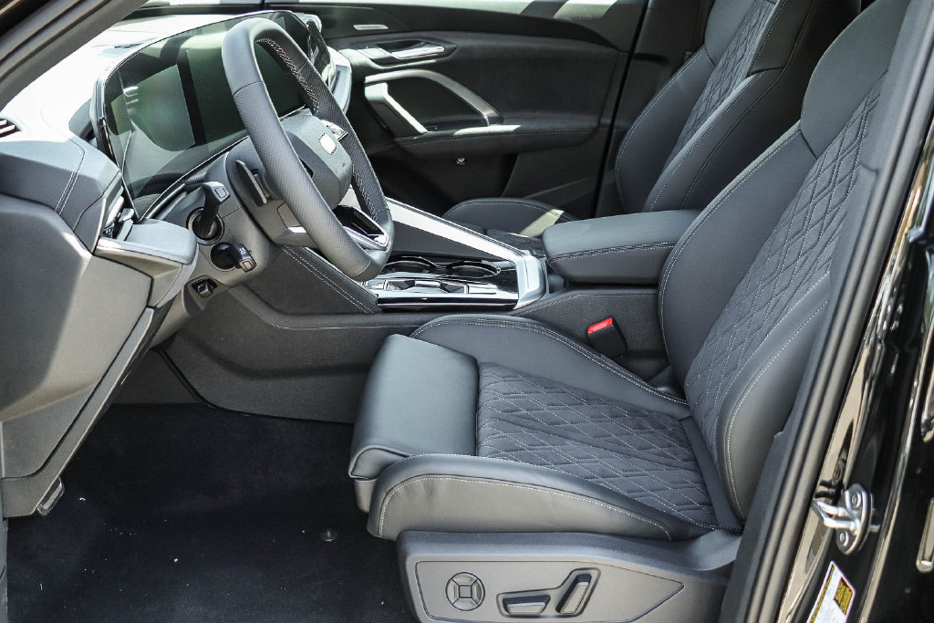 Thumbnail: 2026 Audi SQ5 - 10