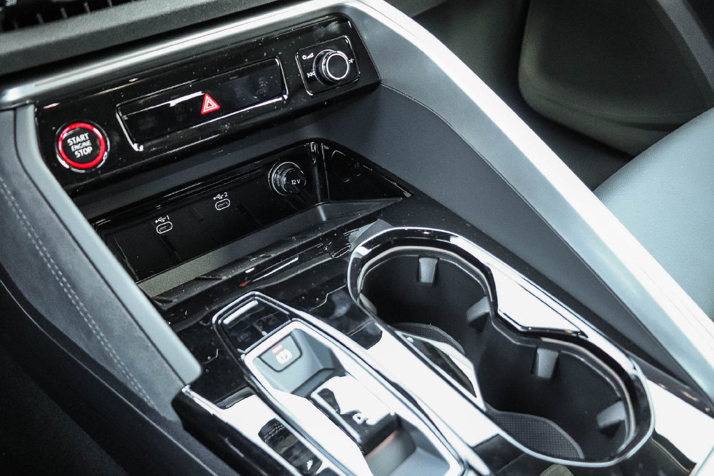 Thumbnail: 2026 Audi SQ5 - 14