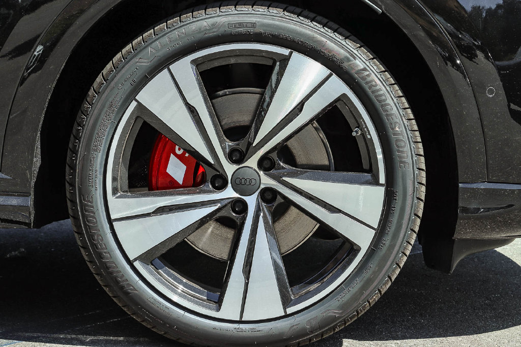 Thumbnail: 2026 Audi SQ5 - 6
