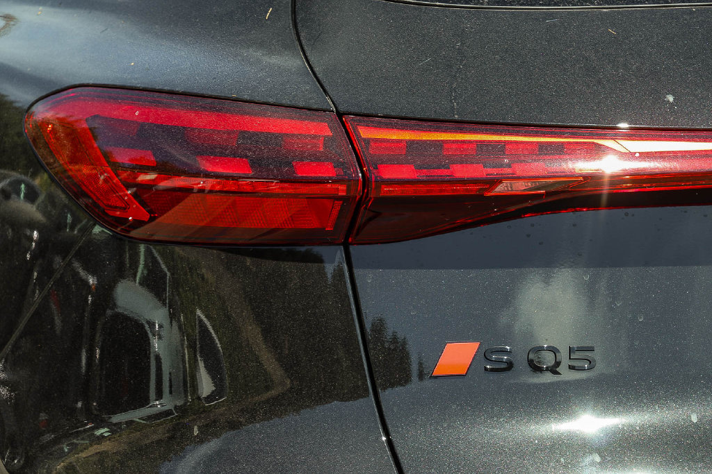 Thumbnail: 2026 Audi SQ5 - 19