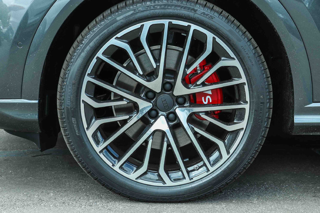 Thumbnail: 2026 Audi SQ5 - 6