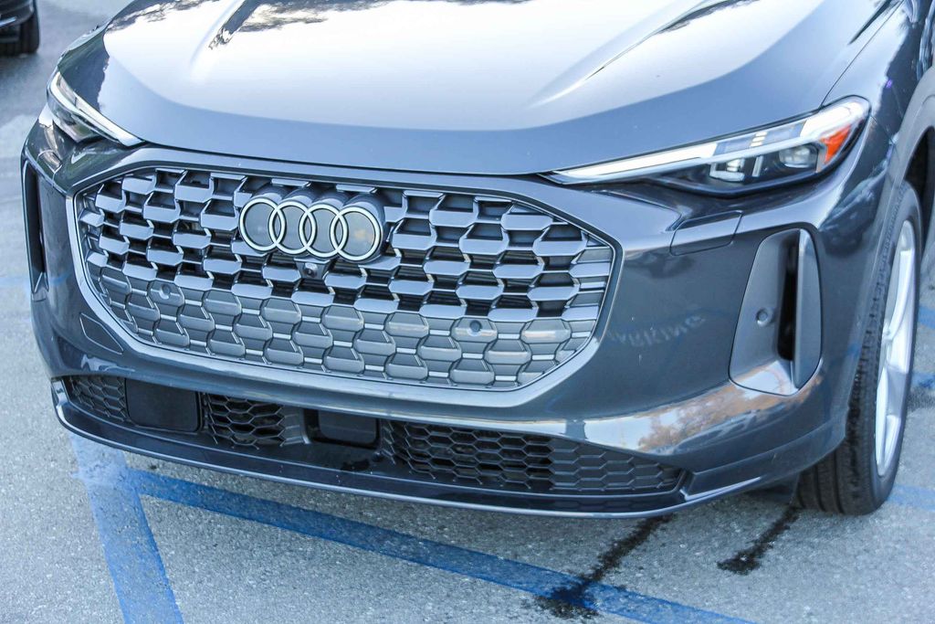 Thumbnail: 2025 Audi Q5 - 21