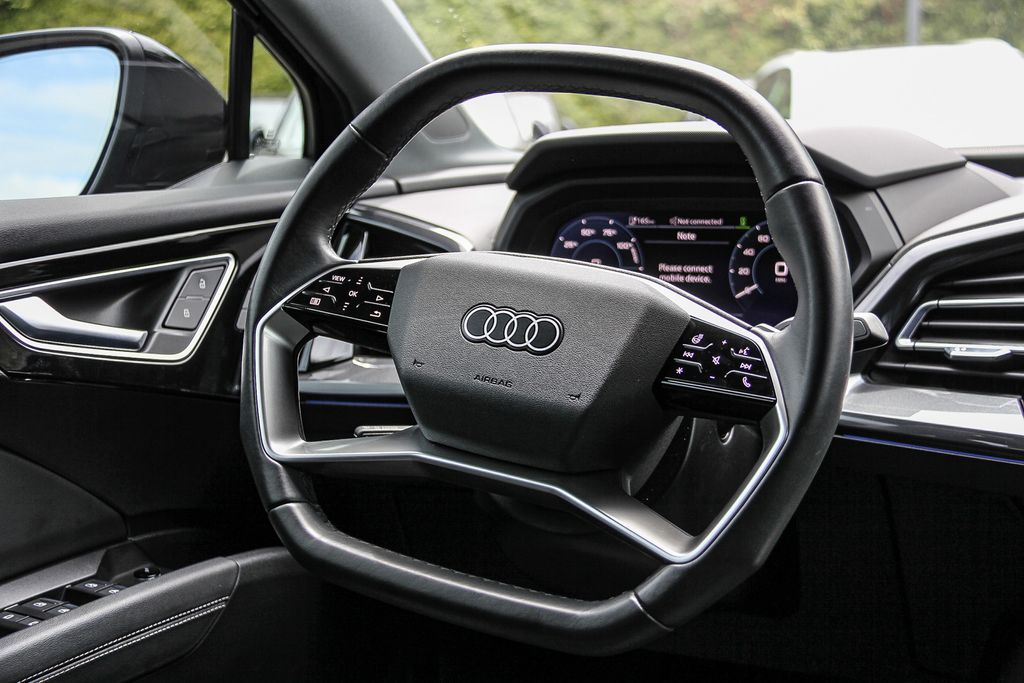 Thumbnail: 2022 Audi Q4 e-tron - 8