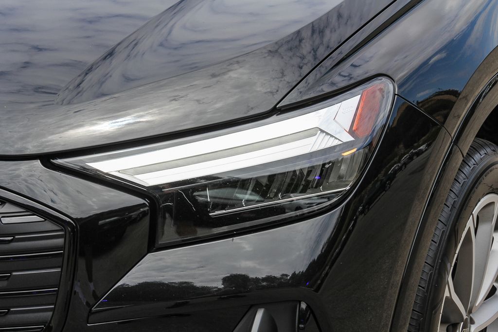 Thumbnail: 2022 Audi Q4 e-tron - 19