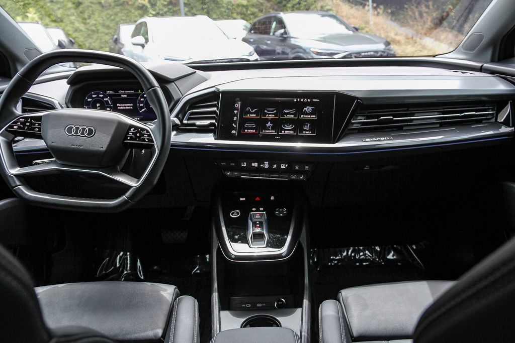 Thumbnail: 2022 Audi Q4 e-tron - 2