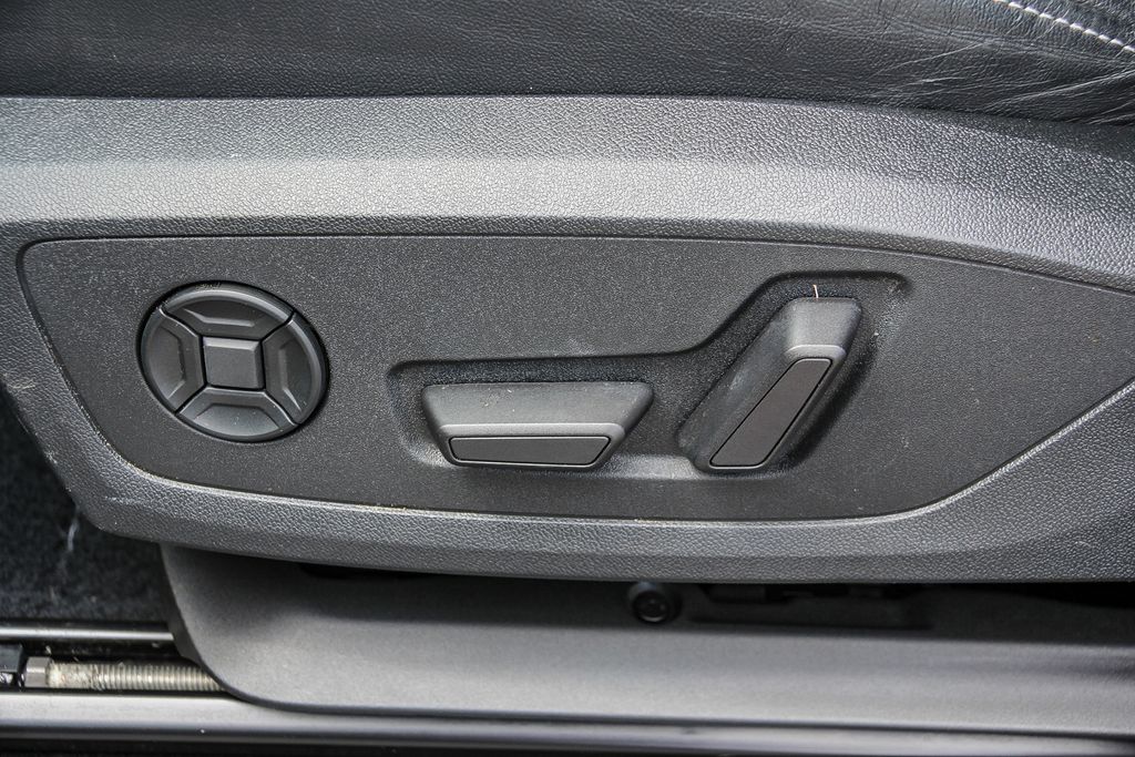 Thumbnail: 2022 Audi Q4 e-tron - 26