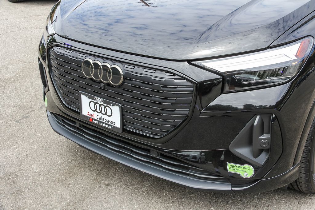 Thumbnail: 2022 Audi Q4 e-tron - 20