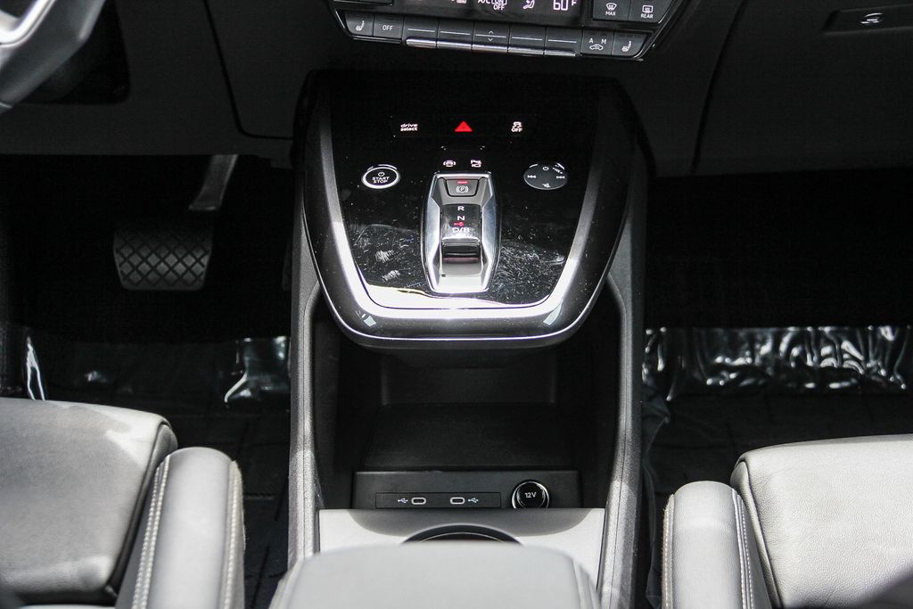Thumbnail: 2022 Audi Q4 e-tron - 13