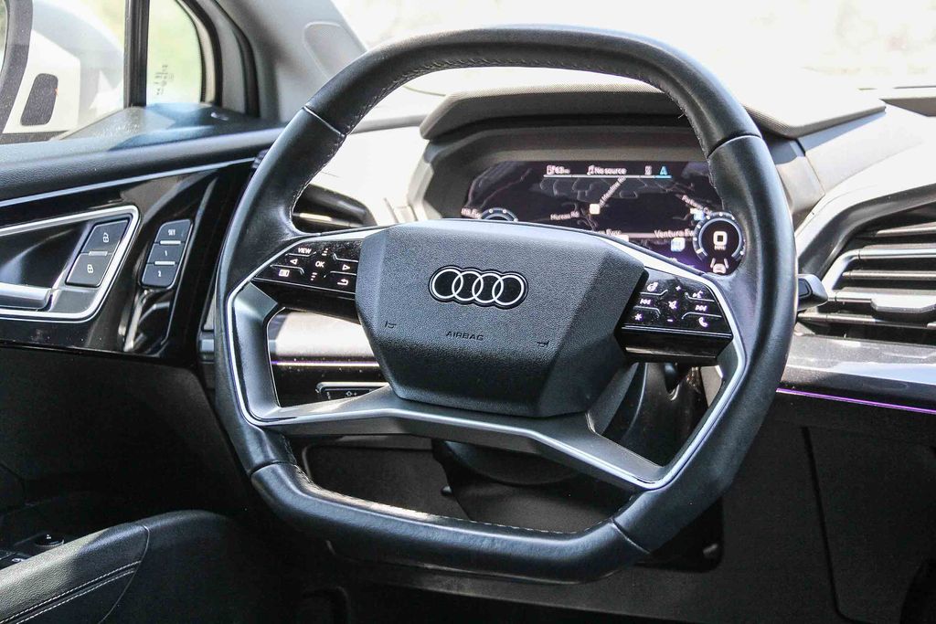 Thumbnail: 2023 Audi Q4 e-tron - 9