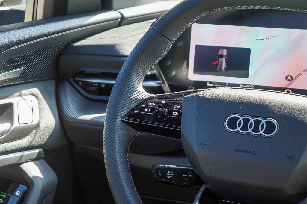 Thumbnail: 2026 Audi SQ5 - 21