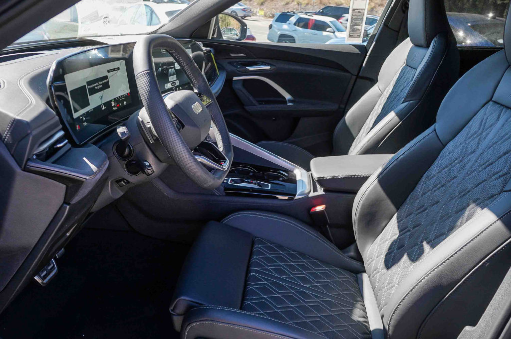 Thumbnail: 2026 Audi SQ5 - 11