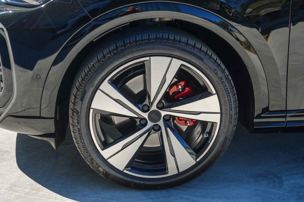 Thumbnail: 2026 Audi SQ5 - 7