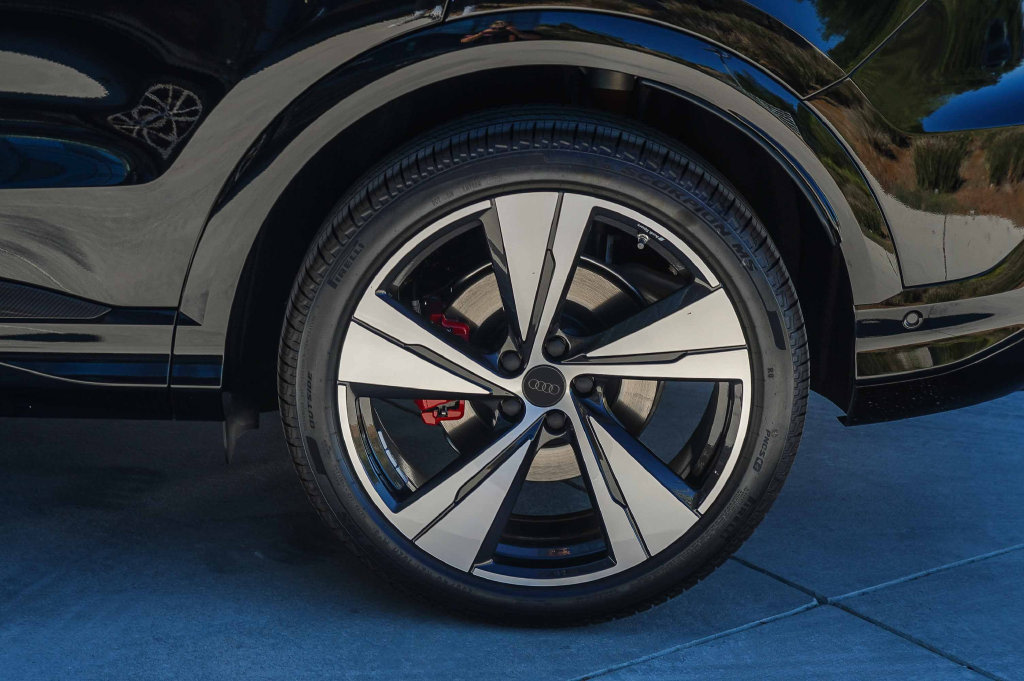 Thumbnail: 2026 Audi SQ5 - 19