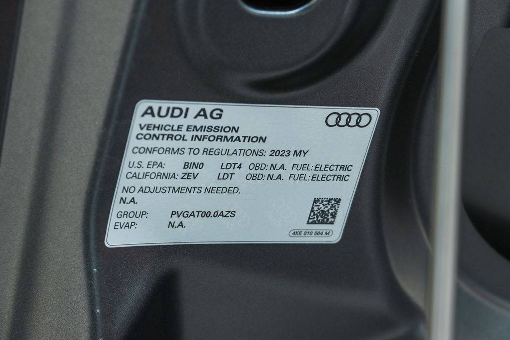 Thumbnail: 2023 Audi e-tron S - 17