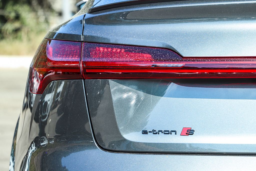 Thumbnail: 2023 Audi e-tron S - 20