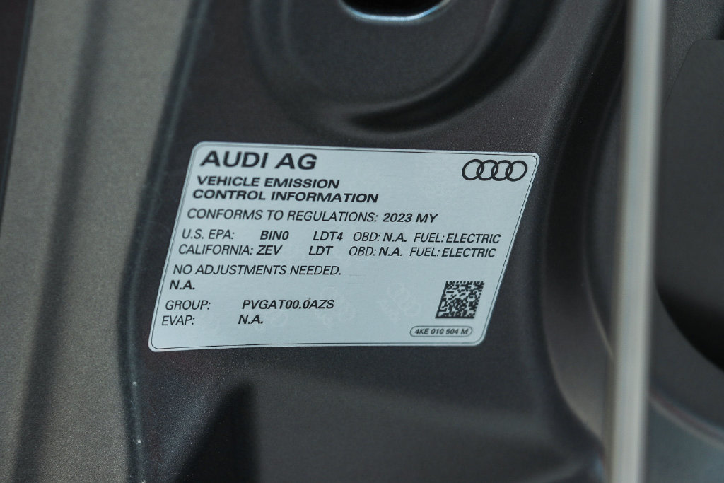 Thumbnail: 2023 Audi e-tron S - 17