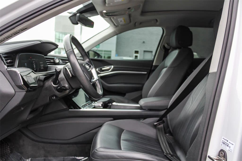 Thumbnail: 2024 Audi Q8 e-tron - 10