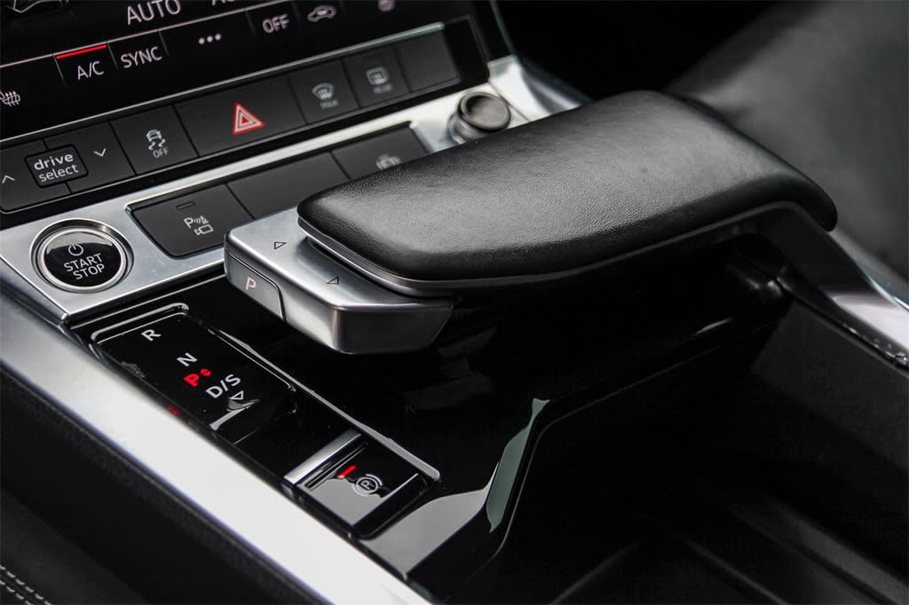 Thumbnail: 2024 Audi Q8 e-tron - 13