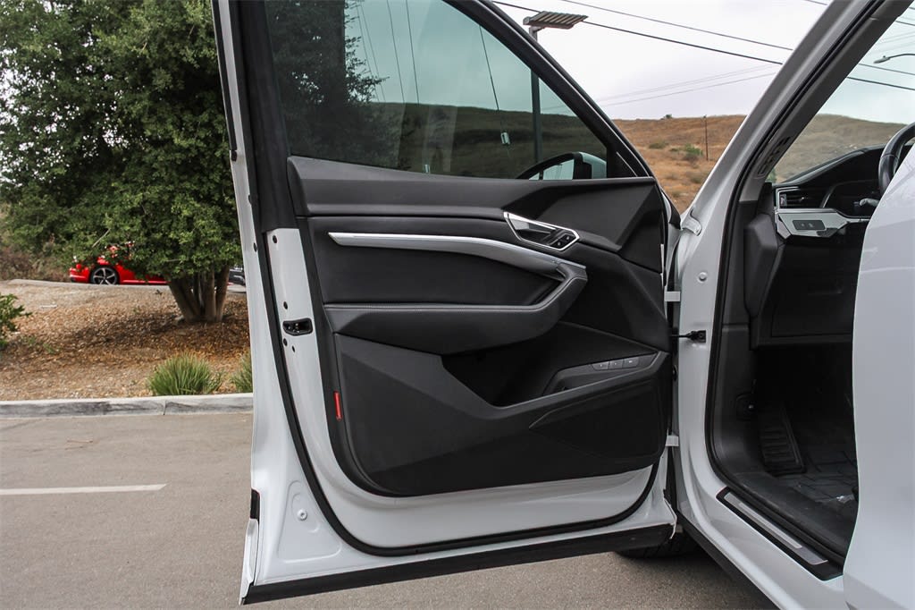 Thumbnail: 2024 Audi Q8 e-tron - 26