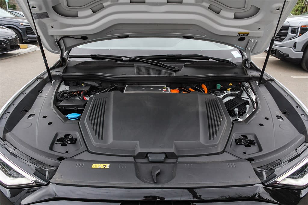 Thumbnail: 2024 Audi Q8 e-tron - 7