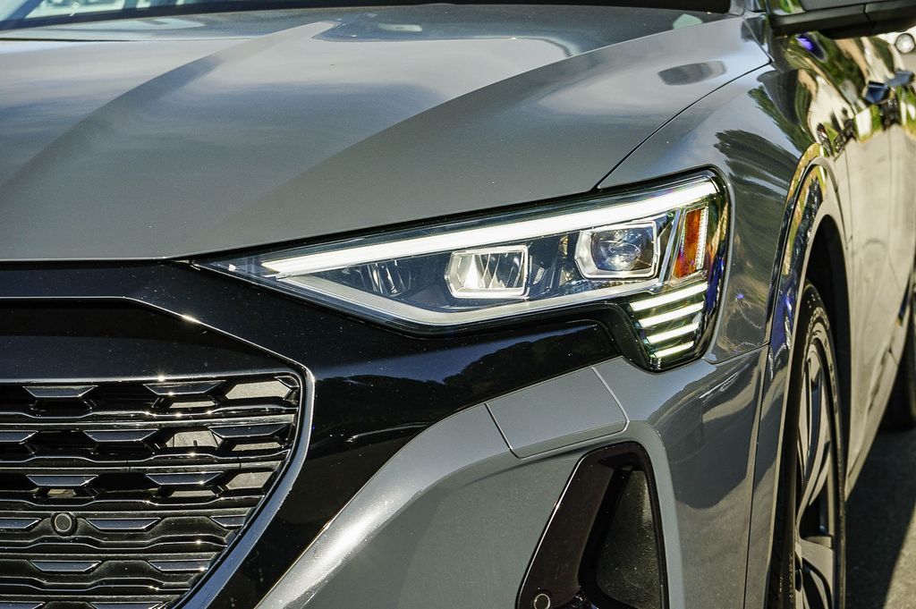 Thumbnail: 2024 Audi Q8 e-tron - 20