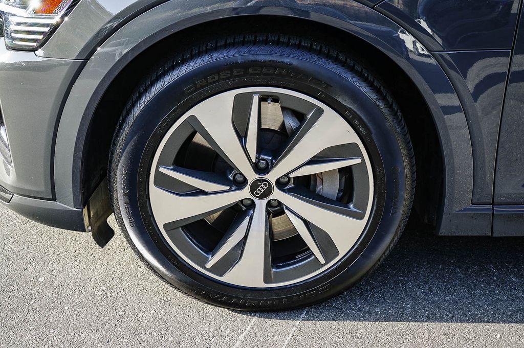Thumbnail: 2024 Audi Q8 e-tron - 7