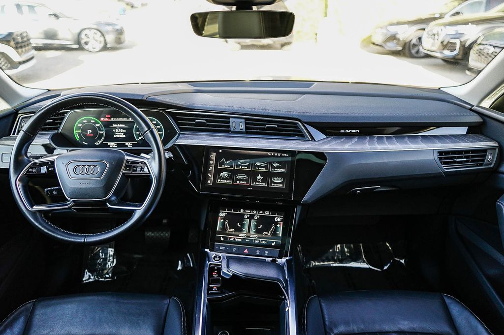 Thumbnail: 2024 Audi Q8 e-tron - 2