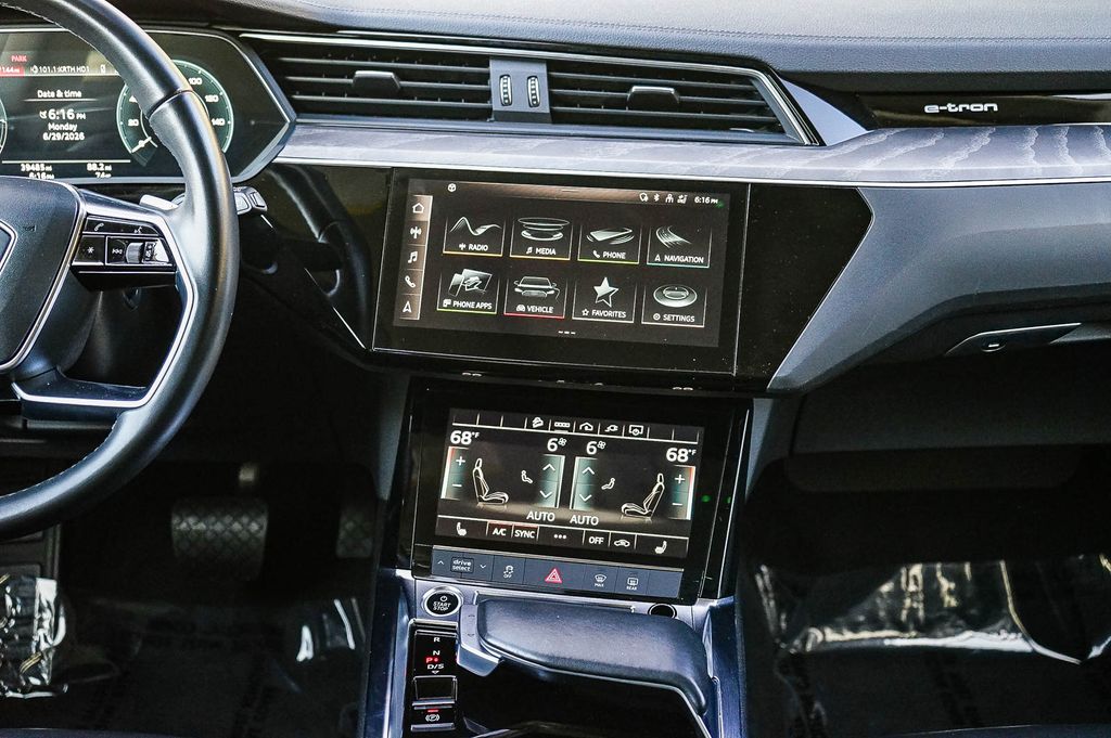 Thumbnail: 2024 Audi Q8 e-tron - 9