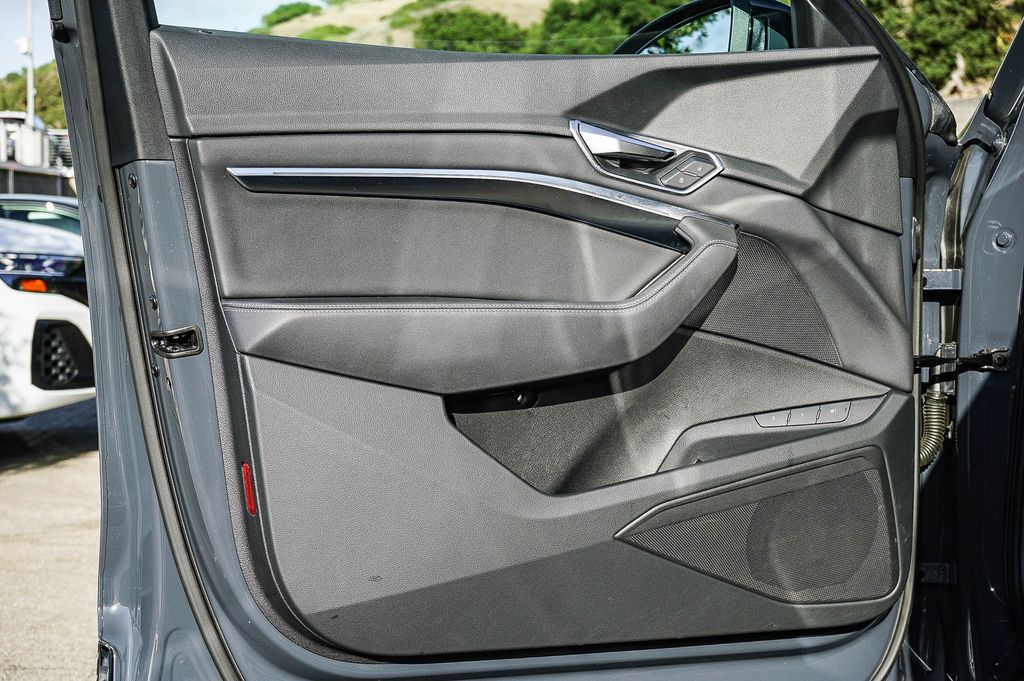 Thumbnail: 2024 Audi Q8 e-tron - 27