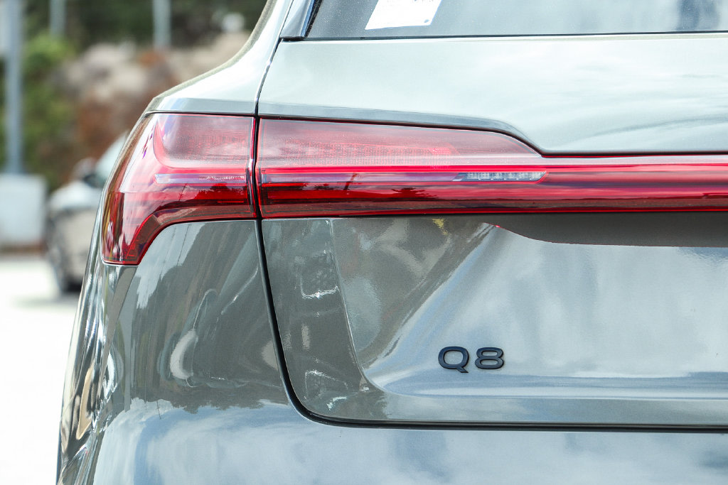Thumbnail: 2024 Audi Q8 e-tron - 21
